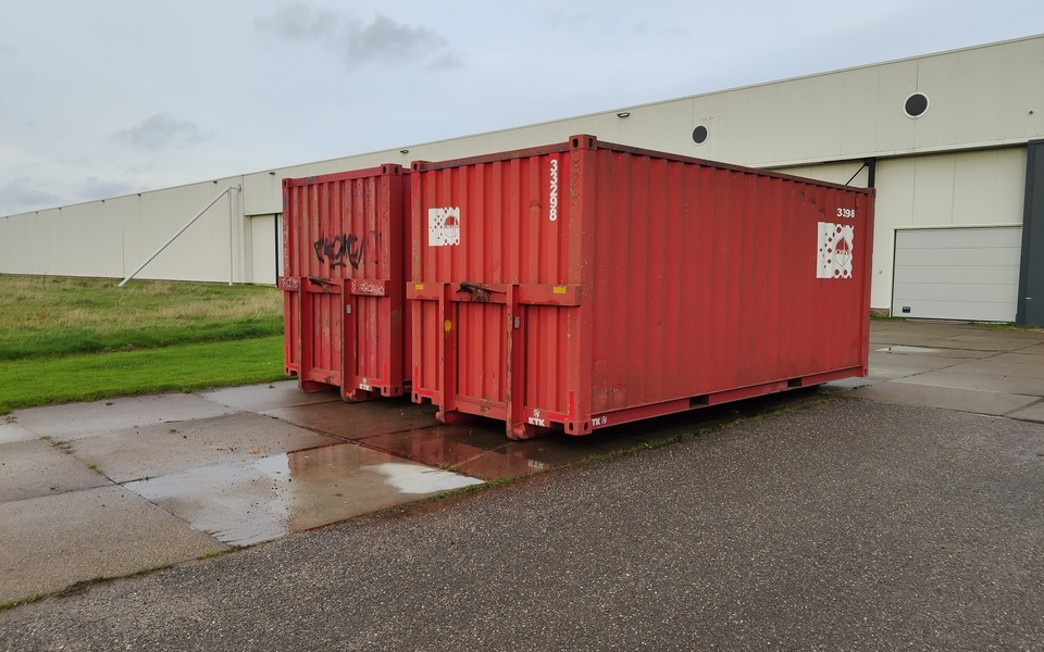 oud papier hallum OPAH containers 