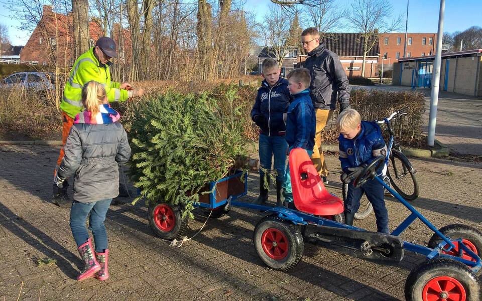 kerstbomen inzameling blikkelân hallum kinderen skelter