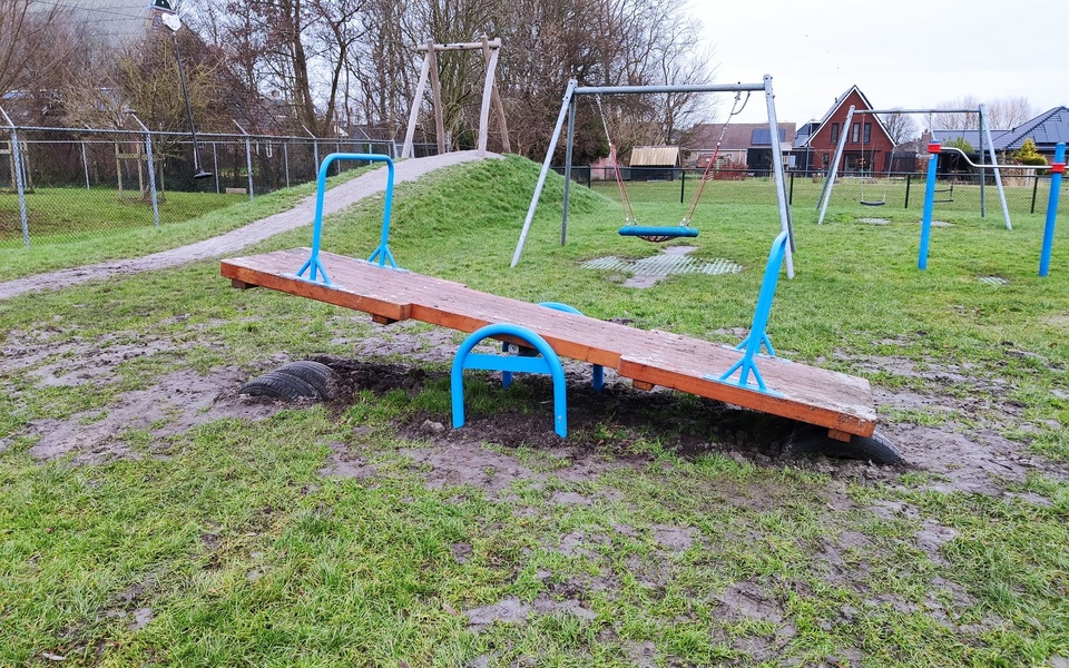 nieuw sta-wip schommel kabelbaan spelen speeltuin hallum singel zitbank