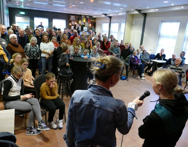 huldiging marijke groenewoud mfc trefpunt slagerij wip doarpsbelang hallum feest schaatsen kampioen