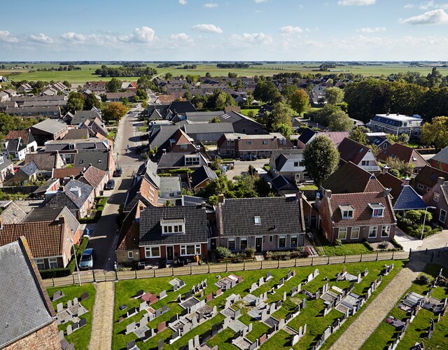 uitzicht hallum huizen landschap horizon klokkentoren kerk pgm hallum sint maartenkerk tjerkepaad