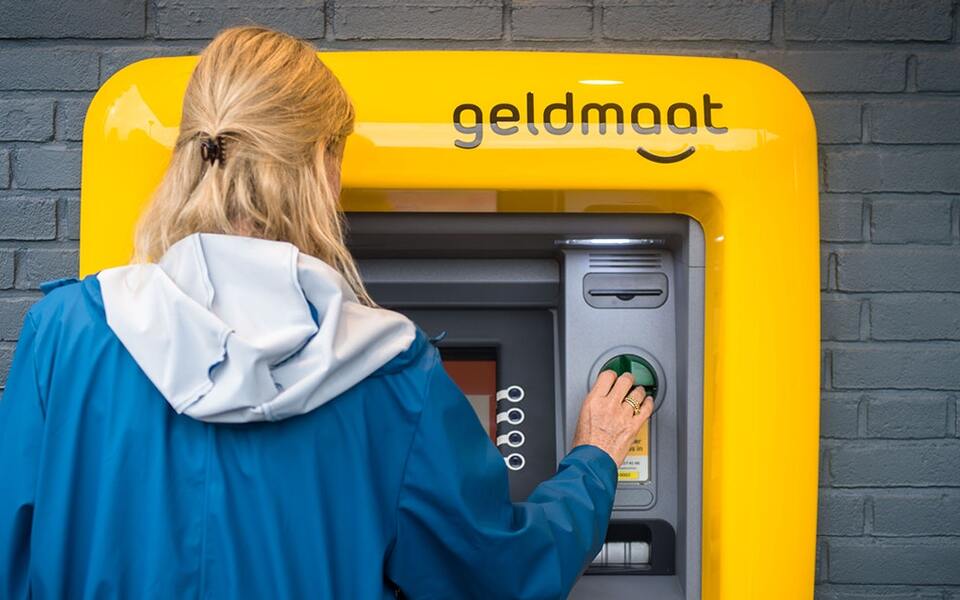 geldmaat locatie pinnen geldautomaat geld opnemen cash trefpunt hallum pinautomaat automaat 