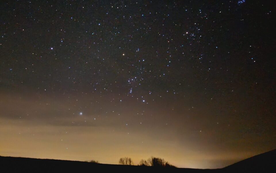 eten met planeten sterren uit eten het lage noorden onder de hemel 