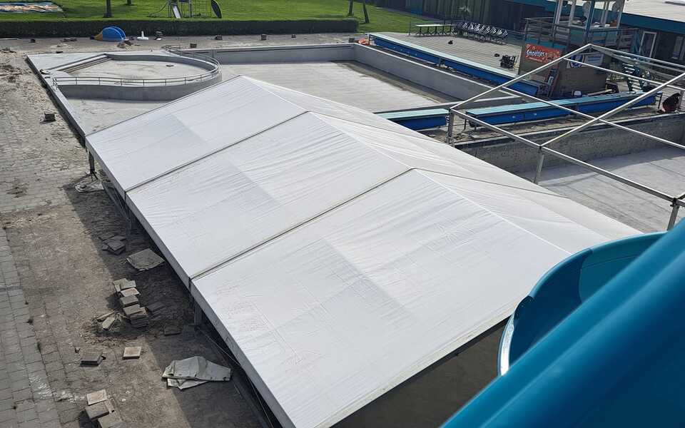 zwembad renovatie 2024 tent tegels beton coating opknappen klussen verbeteren repareren uitloop duurt langer