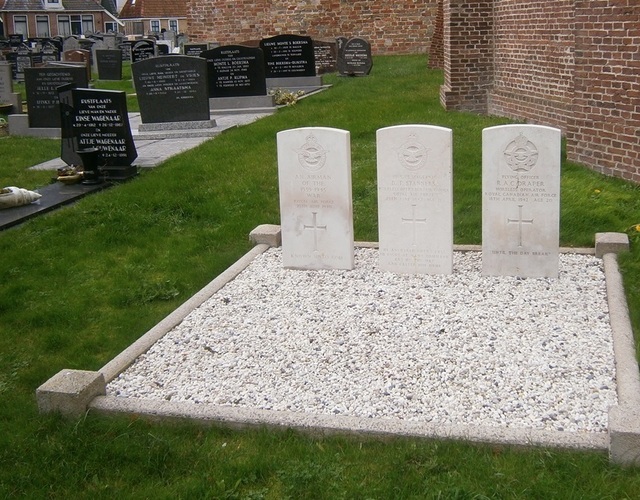 oorlogsgraven hallum sint maarten kerk canadezen tweede wereldoorlog graf graven begraafplaats herdenking mei herdenken vier