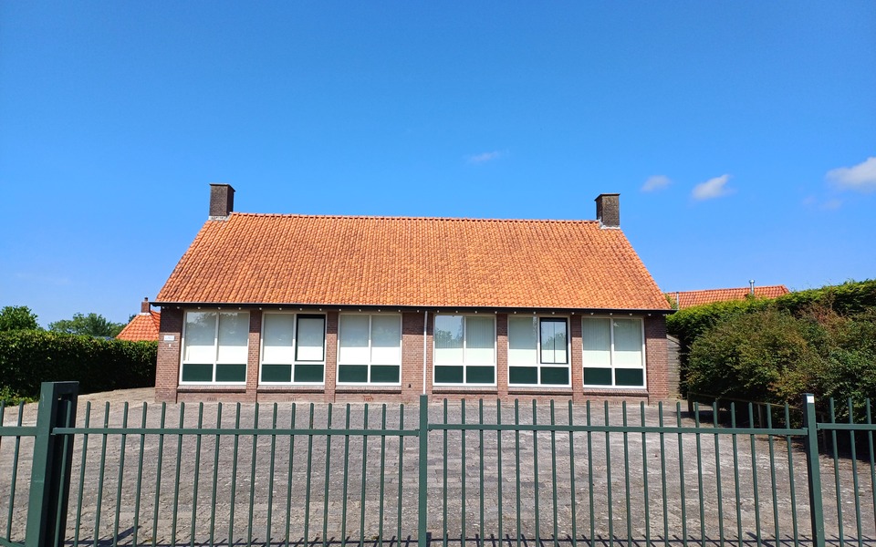 te koop aula spokepaad spokepad 2 hallum school de laatste eer kinderopvang opvang kleuterschool kleuters uitvaartvereiniging