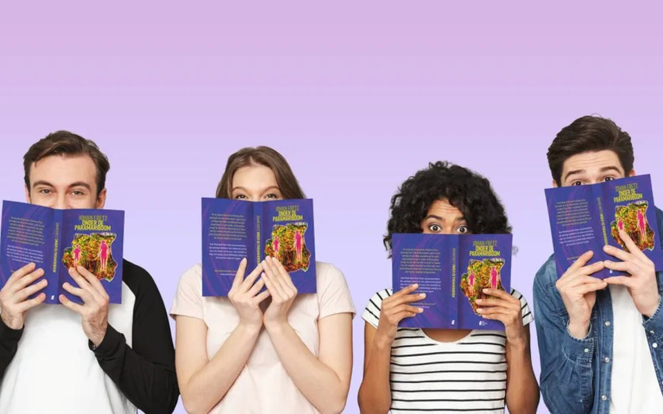 Heel Nederland leest - Onder de Paramariboom van Johan Fretz - Kleurrijke Facebookbanner van de campagne Heel Nederland Leest, met abstracte vlakken en alleen het campagne-logo.