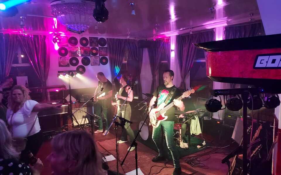 Dirty Bootz een coverband uit Leeuwarden en omgeving