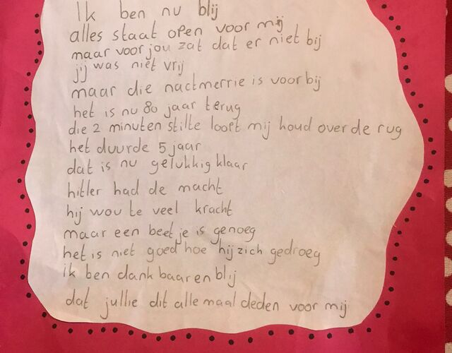 oorlogsmonument monument oorlogsgraven hallum sint maarten kerk canadezen tweede wereldoorlog graf graven begraafplaats herdenking mei herdenken vier lopen tocht herdenking gedicht korps muziek last post dodenherdenking