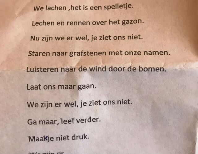 oorlogsmonument monument oorlogsgraven hallum sint maarten kerk canadezen tweede wereldoorlog graf graven begraafplaats herdenking mei herdenken vier lopen tocht herdenking gedicht korps muziek last post dodenherdenking