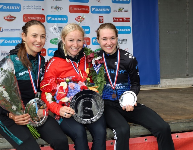Bartlehiem Skeelertocht 2025 - foto: Koos Scherjon winaaars skeeler skeeleren prijs uitreiking toertocht open NK kampioenschap hallum