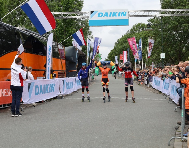 Bartlehiem Skeelertocht 2025 - foto: Koos Scherjon winaaars skeeler skeeleren prijs uitreiking toertocht open NK kampioenschap hallum