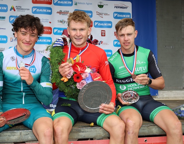 Bartlehiem Skeelertocht 2025 - foto: Koos Scherjon winaaars skeeler skeeleren prijs uitreiking toertocht open NK kampioenschap hallum