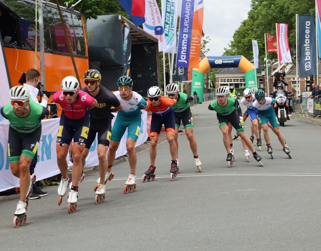 Bartlehiem Skeelertocht 2025 - foto: Koos Scherjon winaaars skeeler skeeleren prijs uitreiking toertocht open NK kampioenschap hallum