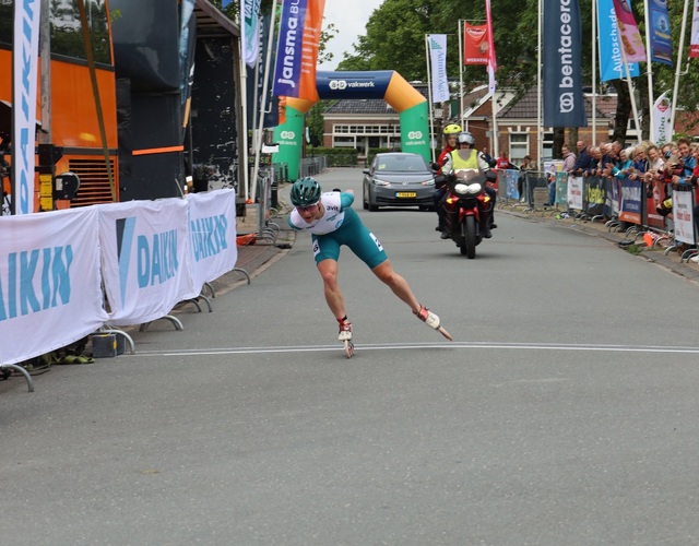 Bartlehiem Skeelertocht 2025 - foto: Koos Scherjon winaaars skeeler skeeleren prijs uitreiking toertocht open NK kampioenschap hallum