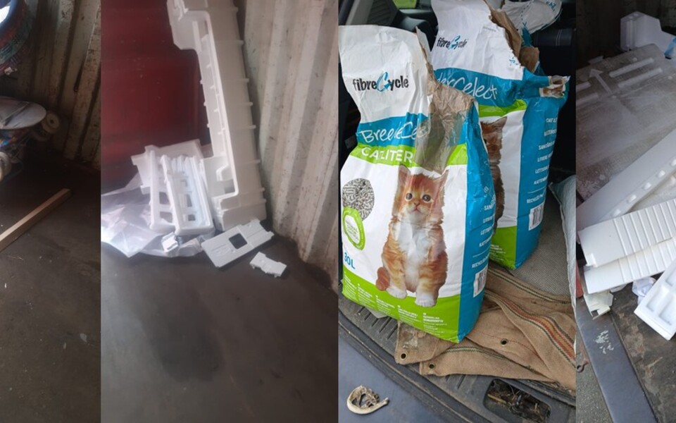 Vier voorbeelden van verkeerd afval in de oud papiercontainer: kinderwagen, piepschuim, plastic zakken en kattenbakvulling.