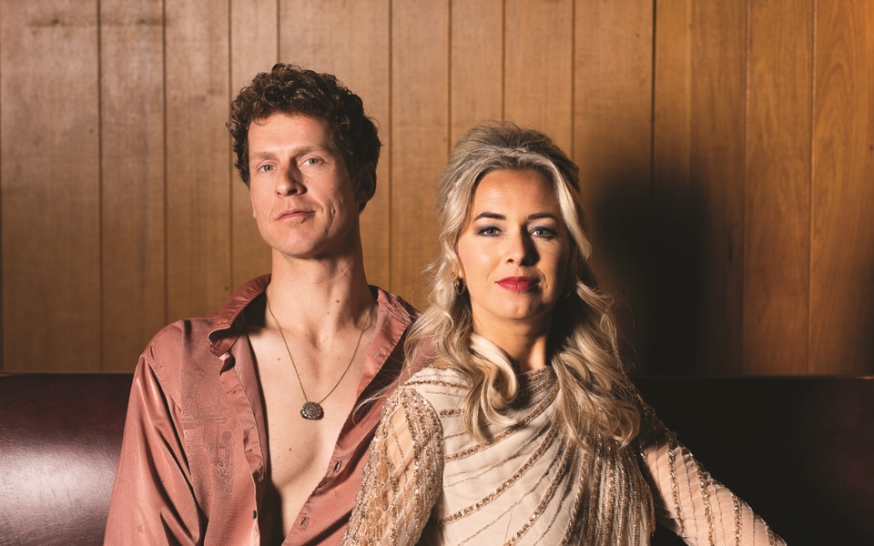 Janneke Warringa en Jitze Grijpstra voor de muziektheatervoorstelling Mijn Hemel Blauw, een levensbezinging rond Ramses Shaffy en Liesbeth List.