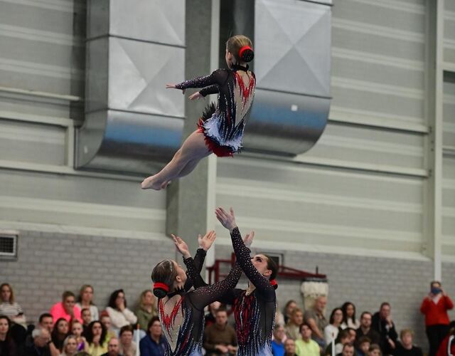 Acrotrio van Turnlust Hallum wint opnieuw goud in Scheemda. Na de Friese titel volgt ook winst op de Open Groninger Kampioenschappen.