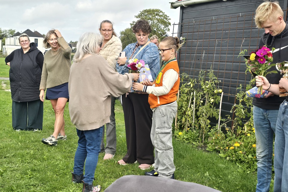 Prijsuitreiking van de Heel Hallum Bloeit zonnebloem groeiwedstrijd 2026
